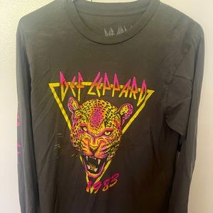 Def Leopard long sleeve t-shirt. Great condition.